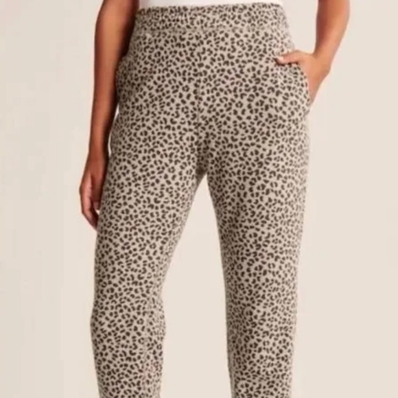 Abercrombie & Fitch Leopard Sweatpants - Picture 1 of 4